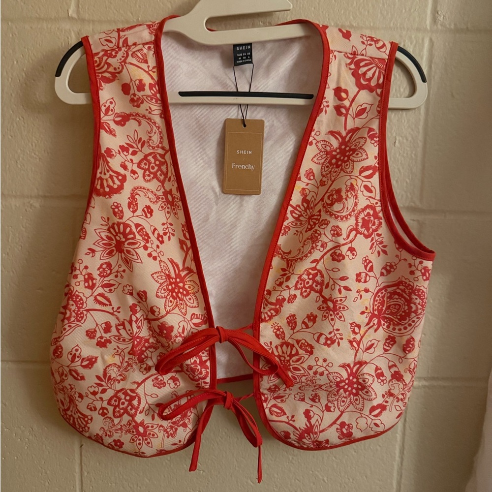 SHEIN Women's Red Floral Top
